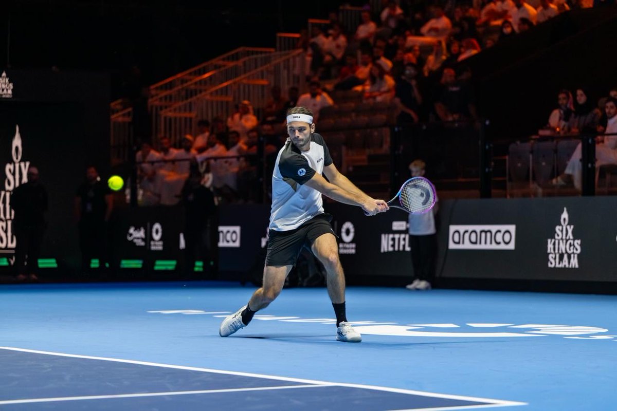 مواجهة نارية جمعت كارلوس ألكاراز وتايلور فريتز في نصف نهائي بطولة Six Kings Slam 🎾🔥

An epic clash between Carlos Alcaraz and Taylor Fritz in the #SixKingsSlam semifinals 🎾🔥

يعرض مباشرة على نتفليكس 📺
Watch it live on Netflix 📺

#BigTime
#RiyadhSeaso