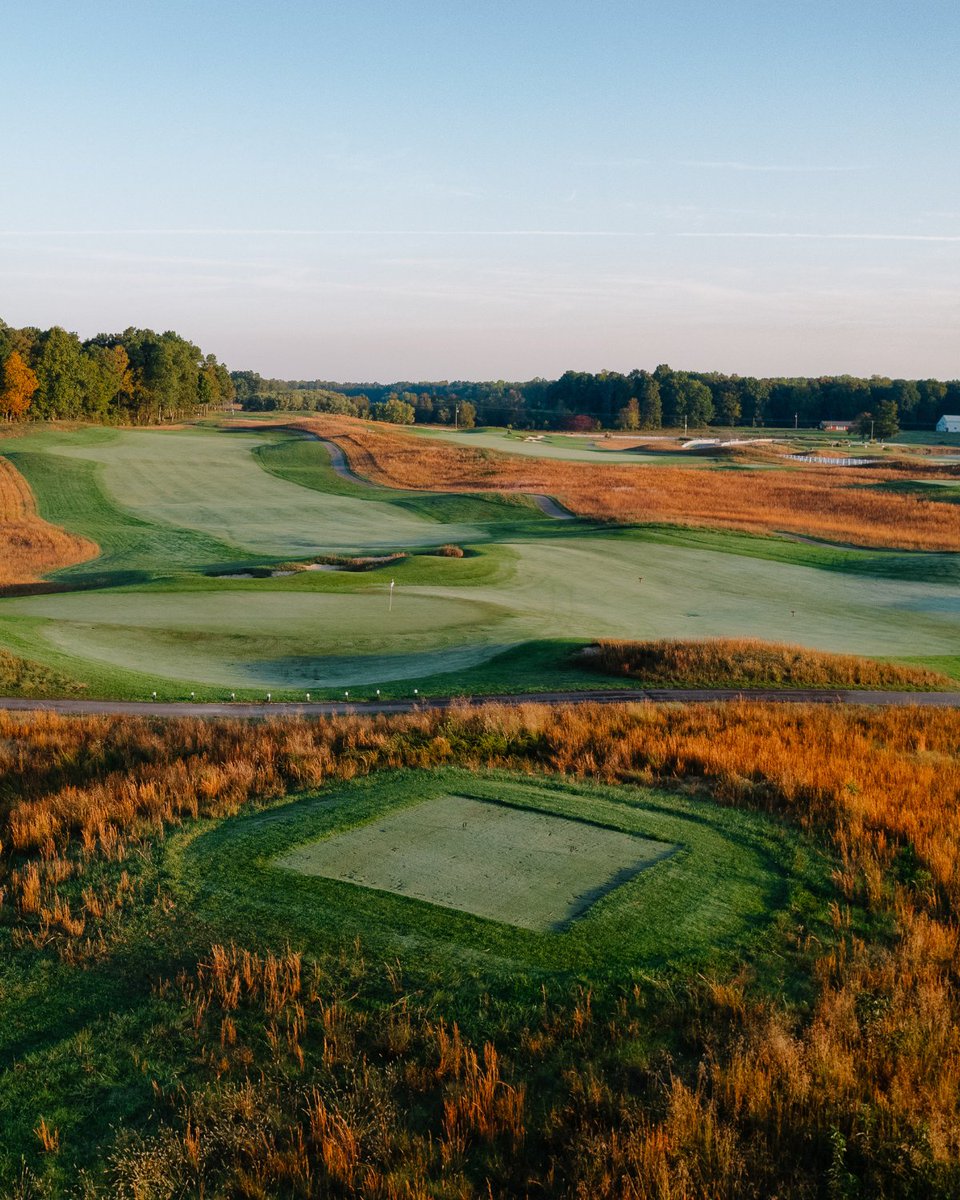 Rolling green fairways and golden bentgrass, an unmatched combination. 

Experience it now at Chariot Run.

📷 Alex Leeth 

#ChariotRun #Golf