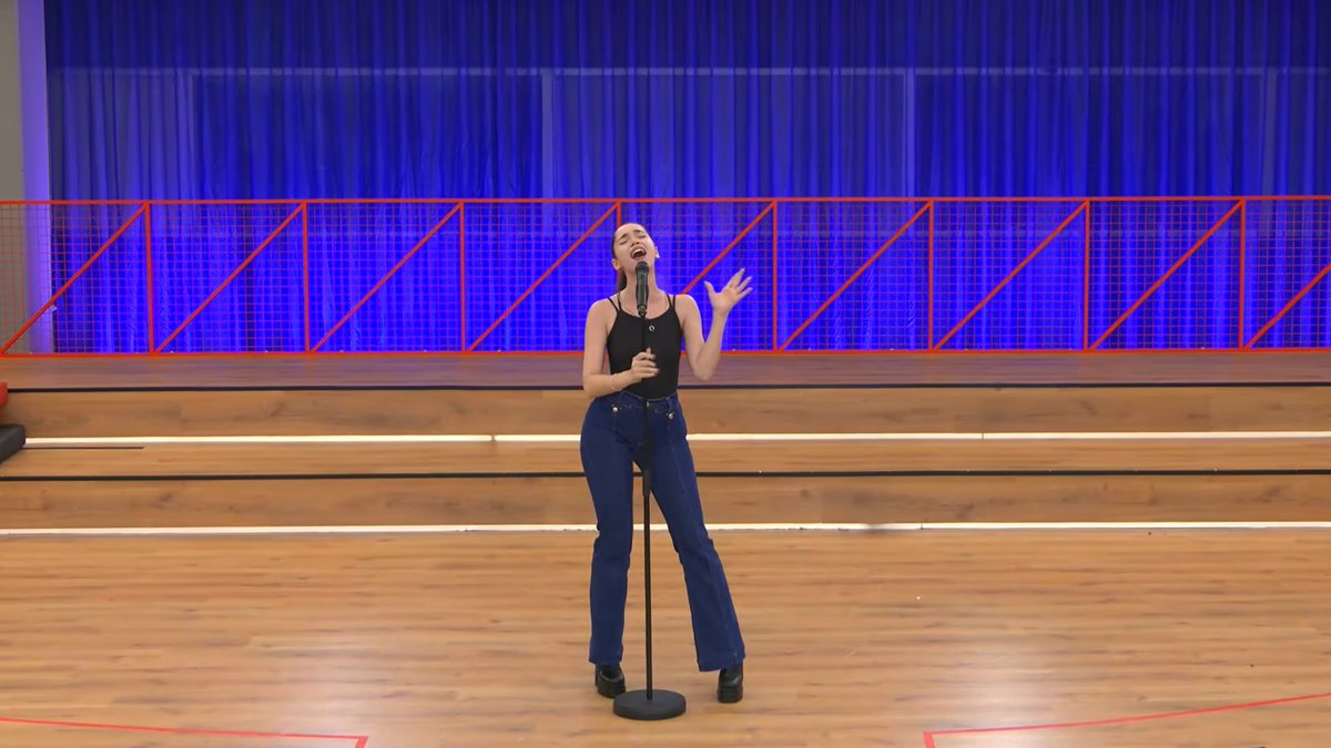 🎤 Judit canta “Ciudad de papel” 📄 de <a href="/_MaluOficial_/">Malú</a>  🎶¿Os ha gustado? 🤔 En #ConexiónOT16O en @primevideoes 👉🏻bit.ly/ConexionOT16O