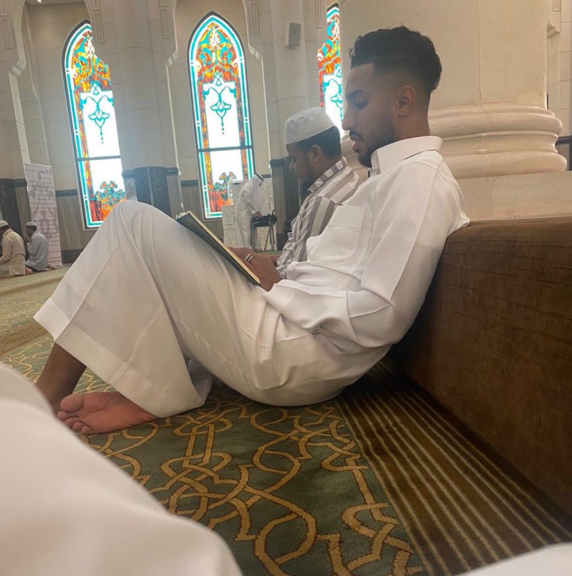 ظهر الحق وزهق الخبثاء نصر الله سالم بما قدمه للعبة كرة القدم ولوطنه وناديه حاربه الفاسدون والخبثاء والحاسدين فنصره الله لصبره وتحسبه عليهم سالم لم يؤذيهم ولكن صدورهم الملوثه وخبثهم اظهر وجوههم القبيحه ففشلو فيما كان يريدونه ونصر الله سالم مليارمبروك لسالم ولناديه وجماهيره وللوطن