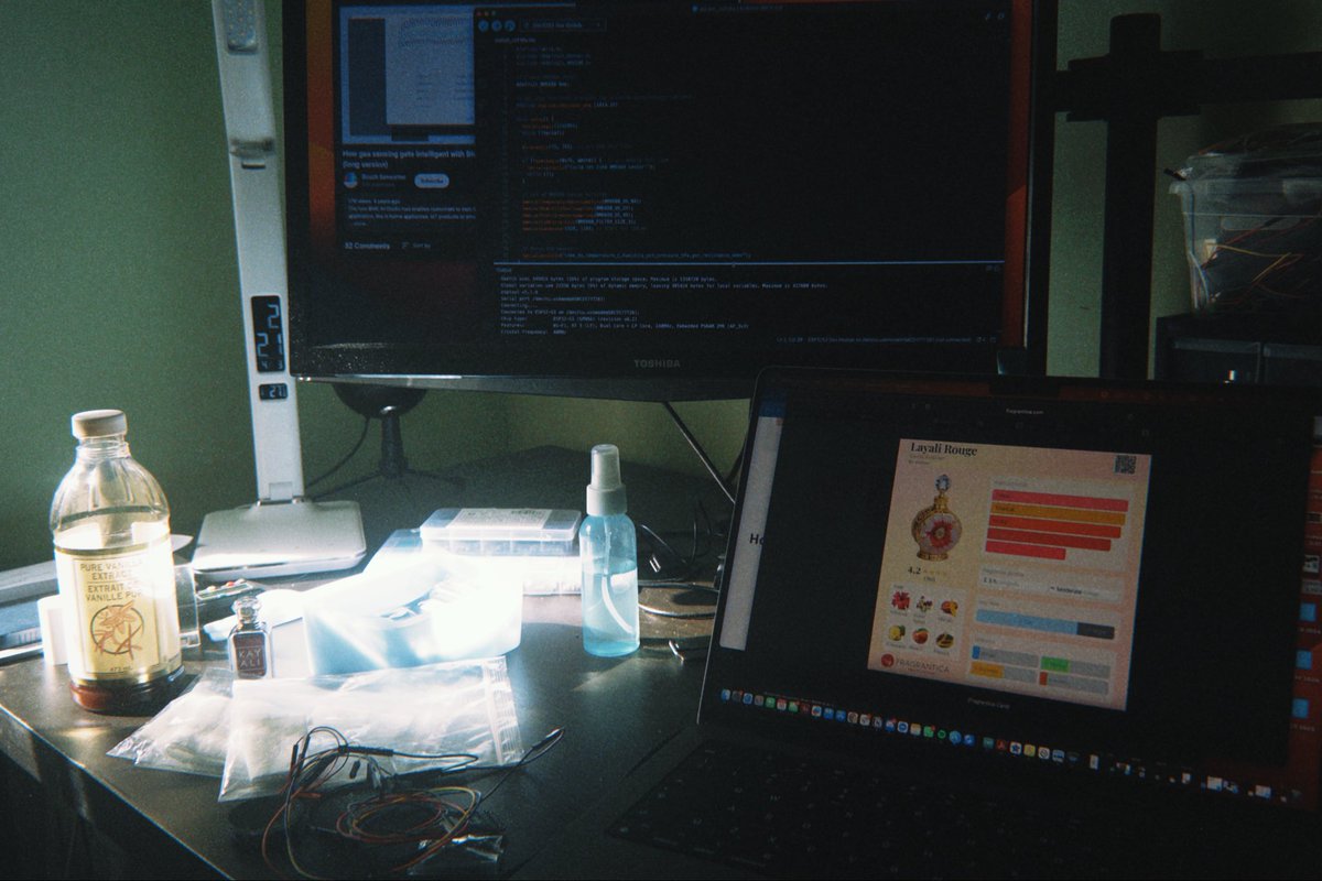 Che_r_sea's tweet image. Day 3 of building “Shazam for perfumes”: Unfortunately, I ran into some issues (hence why I didn’t post yesterday), so data collection is on pause… Today’s mission: working on the device enclosure! 

Also, I’m stuck on the project name..any brilliant ideas? I’ve got nothing! 😅
