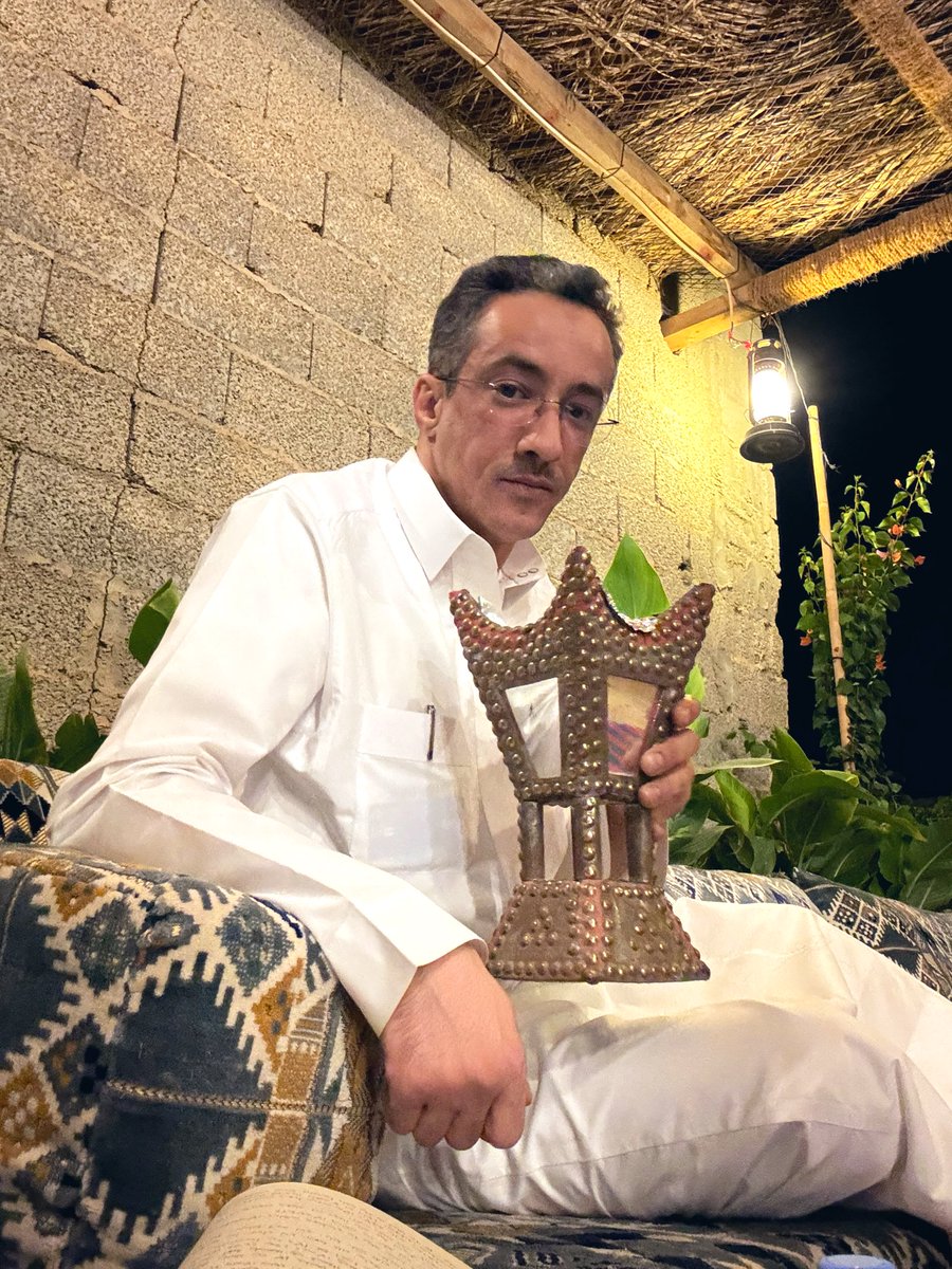 أحبّ:
•تلاوات عبدالبديع غيلان.
•وأغاني عبدالله السالم.
•و مواويل فهد بن سعيد.
•وشاورما ماما نورة.
•وأفلام دينيرو.
•وشذرات بيسوا.
•واشتعال حطب الأرطى.
•وريح العود السيلاني.
•وفتوحات ابن رجب الحنبلي.
•وشجرة الياسمين.
•ولقاء من يشبهني.
•والعزلة الفكرية.
وأنتم وش تحبون؟