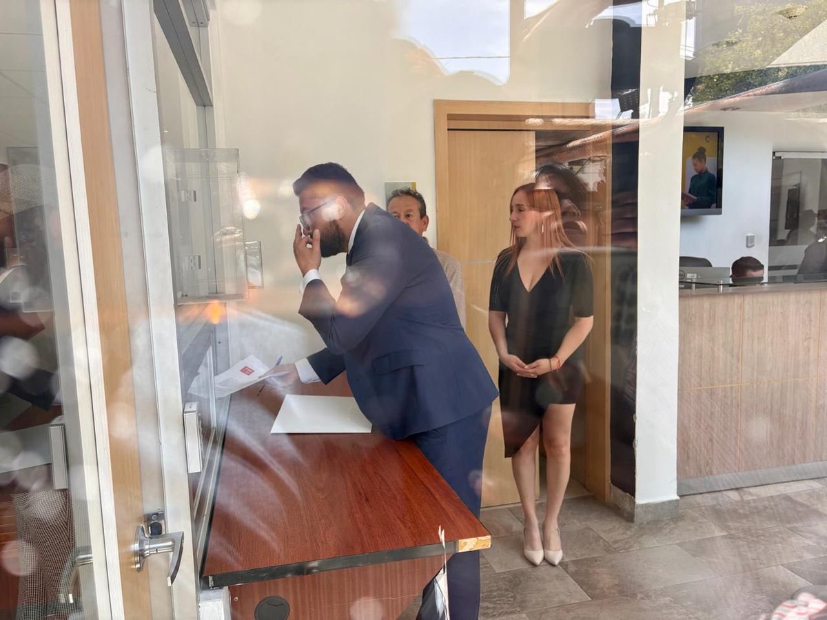 Presentamos una acción  de inconstitucionalidad a la Ley IESS para evitar que el fondo de pensiones se convierta en caja chica de los gobiernos de turno. 
No podemos arriesgar el presente de nuestros abuelitos y el futuro de la seguridad social. 
Exigimos una reforma democrática.