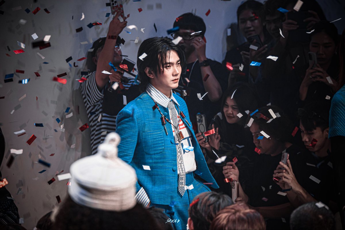 回忆被裁剪成细长的彩色线条🎊
在欢呼中完成了一场盛大的加冕👑

BUILD AT SIAM PARAGON

#SiamParagonBIFW2025xBuild
#BuildJakapan
#Beyourluve
