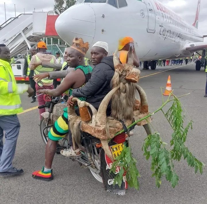 MakauWaMuli's tweet photo. Nduthi at JKIA runaway. My lake brothers go excess in Mourning Raila Odinga.
#HonoringBaba https://t.co/CPJcQiWoOR