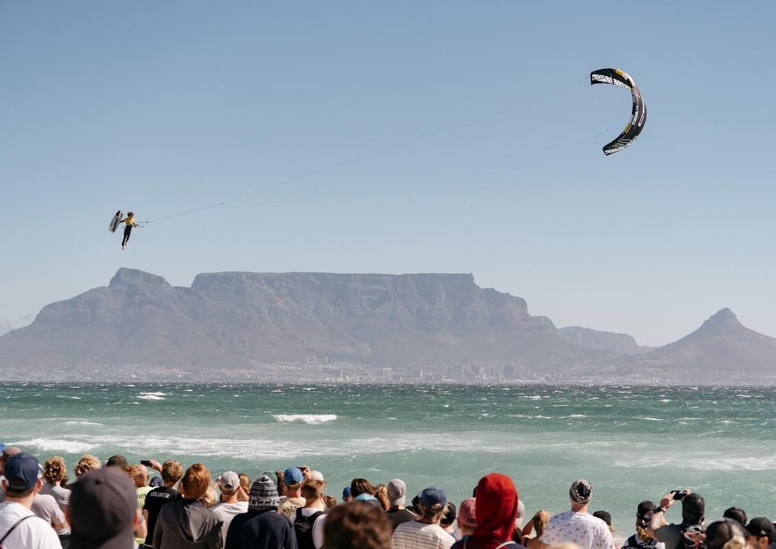 sessionsports's tweet image. Janek Grzegorzewski flying high the the Core XR7 🪁  The kite comes out of the bag in allround mode which provides excellent depower, grunt, and superb hangtime. 

#BigAir #SessionSports #Kiteboarding #Core