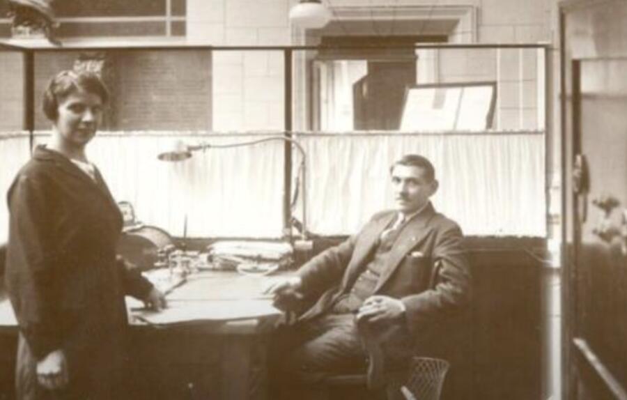 1881 : Caisse d'Epargne, première banque à proposer aux femmes d'ouvrir un livret d'épargne sans l'autorisation de leur mari! limportant.fr/infos-le-choix… <a href="/Caisse_Epargne/">Caisse d'Epargne</a> #partenaire