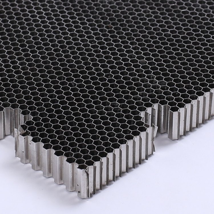 Object_Zero_'s tweet image. Metallic Honeycomb and Rockets
Steel and Aluminium honeycomb are severely underrated and underutilised as a fabrication material for engineering projects.
This is a skin-core-skin sandwich structure that maximises strength to weight efficiency.
It’s possible to manufacture…