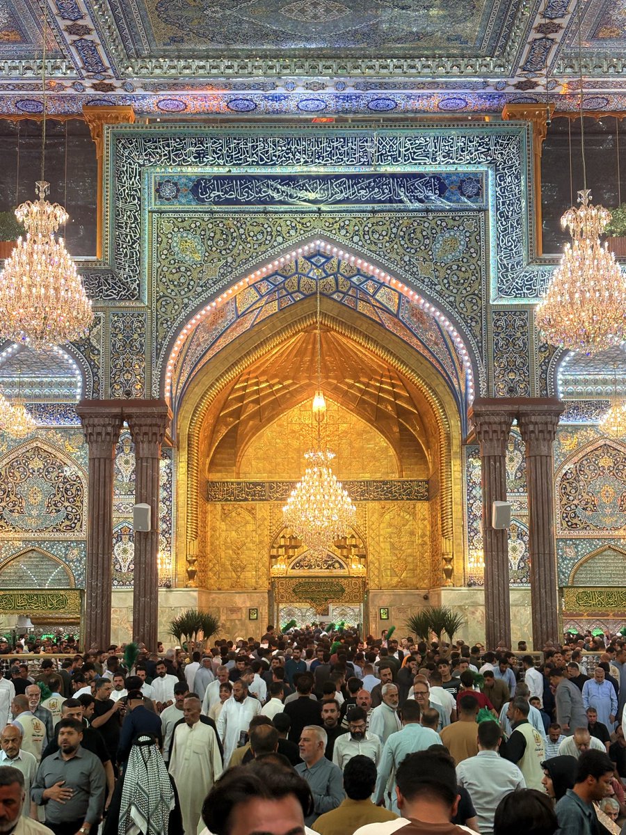تا که چشمم به در خانه‌ات افتاد حسین 
خانه آباد شدم خانه‌ات آباد حسین..
