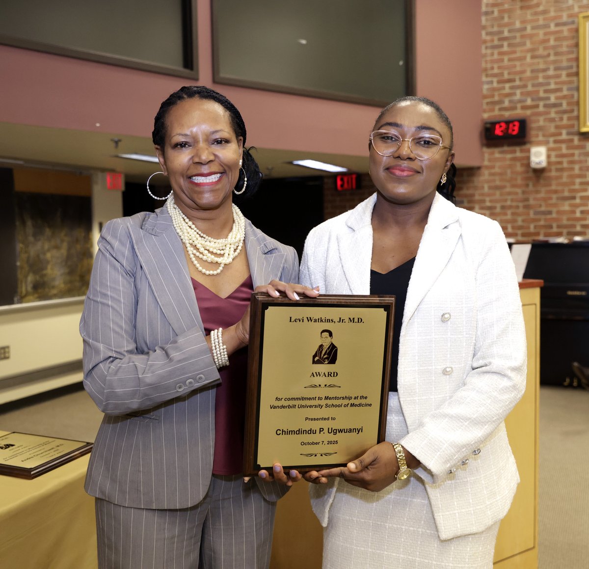 Please join us in congratulating this year's student recipients of the Levi Watkins Jr., MD Award, M4 Jessie Sims and second-year Master of Public Health student Chimdi Ugwuanyi, MD!

View more event photos: bit.ly/4ogNUkG
📷: Donn Jones, VUMC
