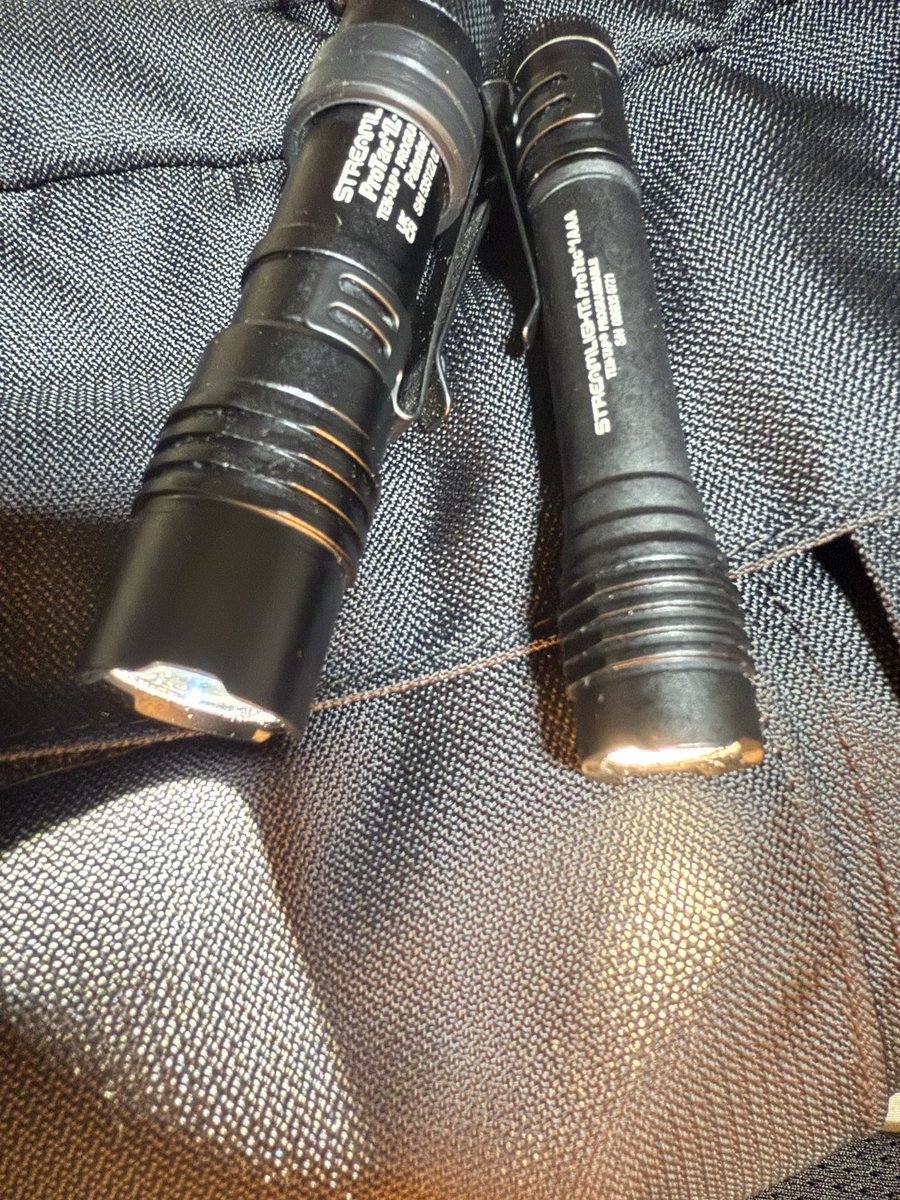 gin50990748's tweet image. 今日は1L-1AA と1AAAのH2Tカスタム
219C-V2 5000kの1L-1AA と
SST-12 3500kの1AAAを持ち出します。
#streamlight #H2T #アカリセンター