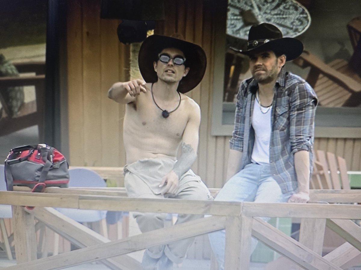EmZkPr's tweet image. Mayer Jr. y Eleazar N diciendo que aman a Del Río y a Omahi. 🤮🤮🤮

Bebés, se van a arrepentir si fortalecen a Mayer Jr. sólo por ser guapo o tratar de hacer rabiar a las Bebé Reno de #LCDLFMx3.

A Mayer Jr. le mama el grupito de la testosterona.

#LaGranjaVIP