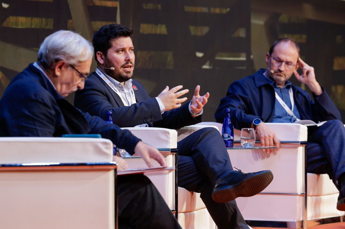 "Los sistemas de control dotados de inteligencia artificial serán la clave para el despliegue masivo del almacenamiento detrás de contador" Pablo Sanchez
<a href="/HuaweiSolar/">Huawei FusionSolar</a>
<a href="/HuaweiSpain/">Huawei España</a> #ForoSolar