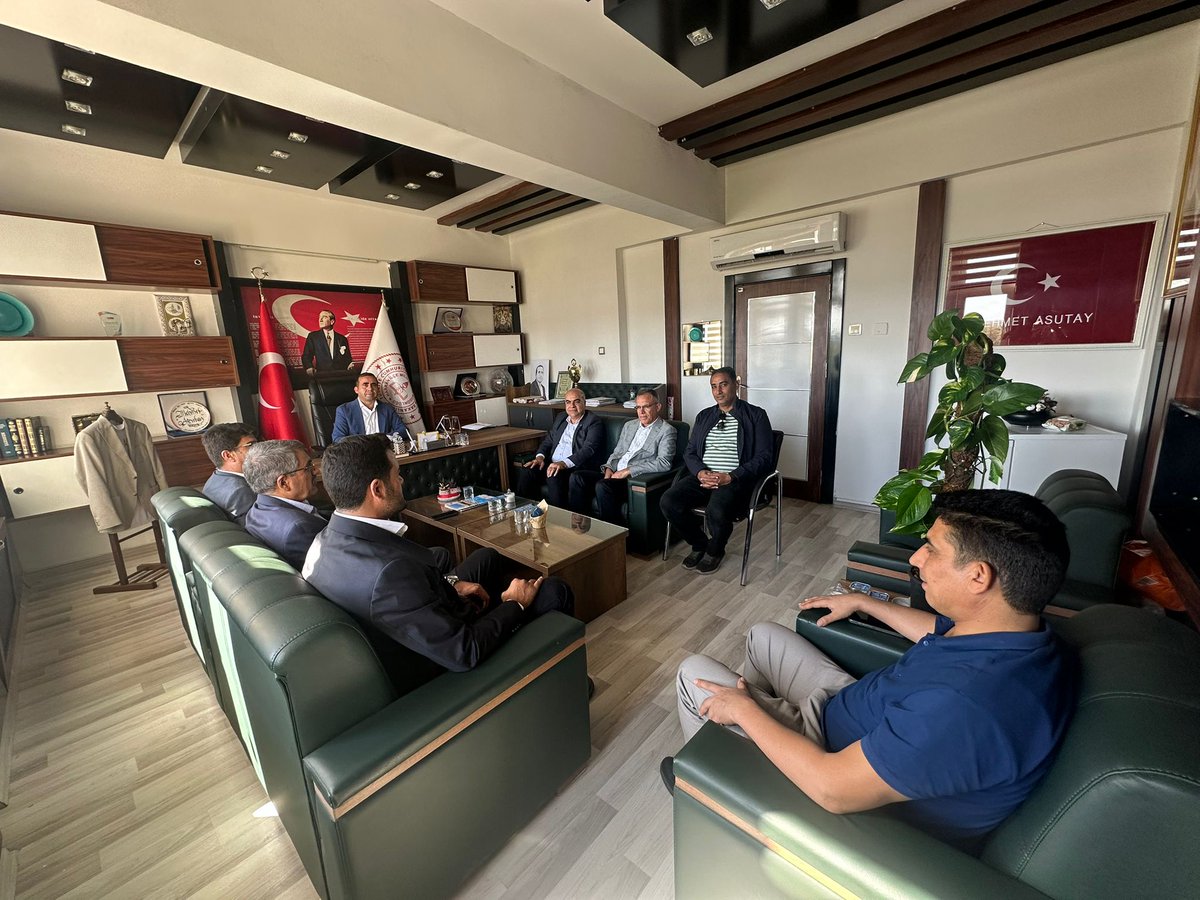 ibrahimcoskun63's tweet photo. Harran İçe Milli Eğitim Müdürü Mehmet Asutay'ı Eğitim-Bir-Sen yönetimimizle ziyaret ettik.Egitimi ve eğitimin sorunlarını konuştuk.Çozumune yönelik yapilması gerekenleri istişare ettik.Müdürümüze sıcak,samimi ilgilendiren dolayı teşekkür ediyor, çalışmalarında başarılar diliyorum.
@_aliyalcin_   @ASUTAYMEHMET  @OOzyavuz @ebs1sanliurfa 
#Harran