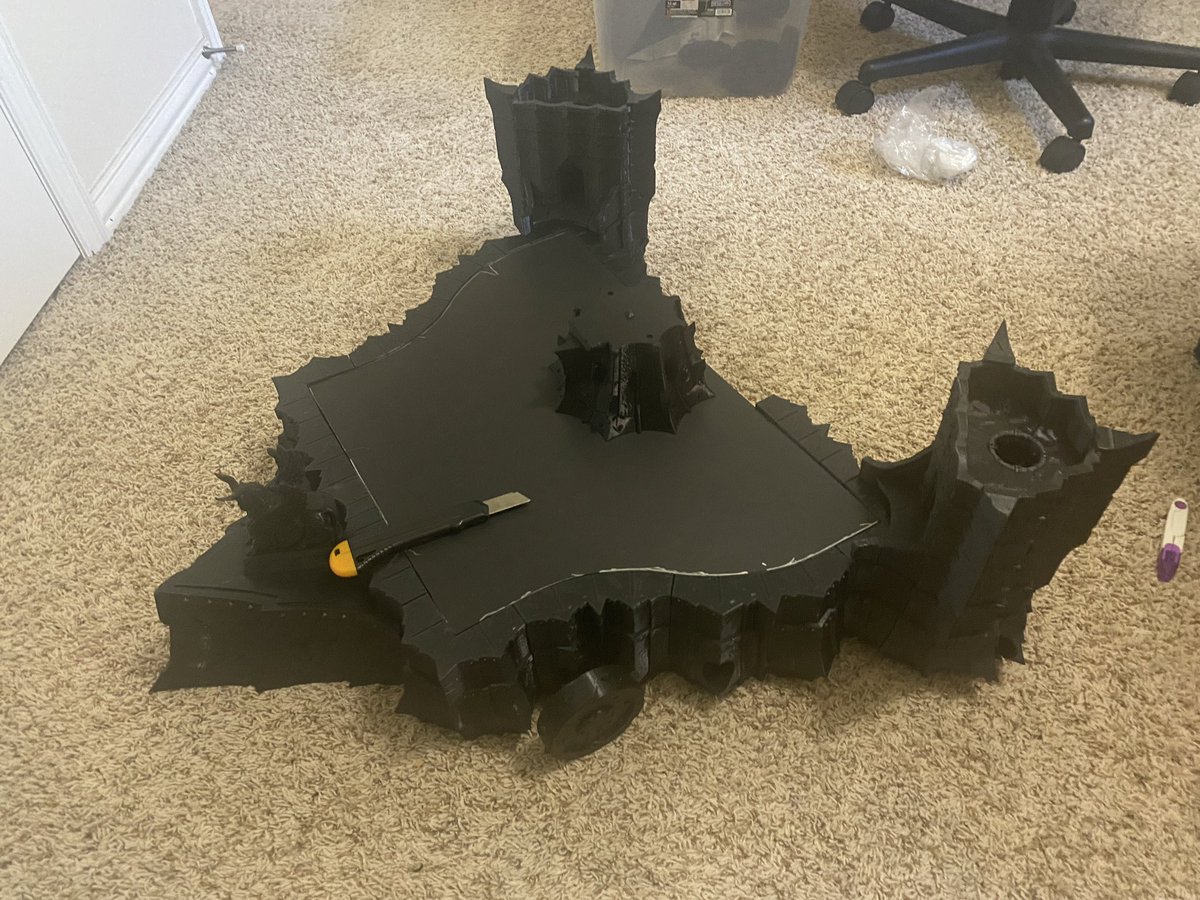valdy2011's tweet image. Progress on the Helsmiths of Hashut cannon/display board. Everything but that bull statue is @Dark_Fantastic chaos citadel pieces. #aos