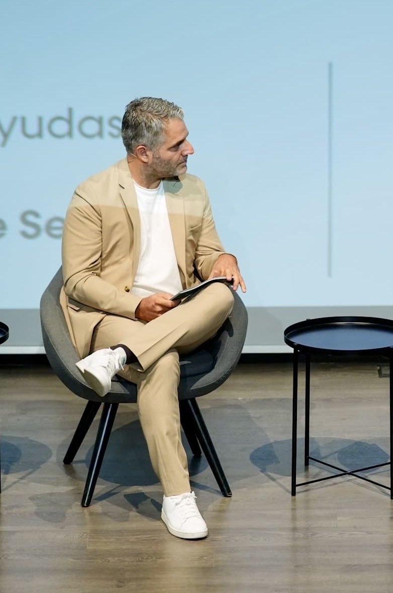 Qué maravilla de tarde he pasado trabajando como presentador en <a href="/AcuarioSevilla/">Acuario de Sevilla</a>, con los deportistas de Sevilla y provincia, en un acto maravilloso organizado por la <a href="/DIPUSEVI/">Diputación de Sevilla</a> para poner en valor sus éxitos deportivos y el apoyo económico de esta institución. Nivelazo 👏🏻