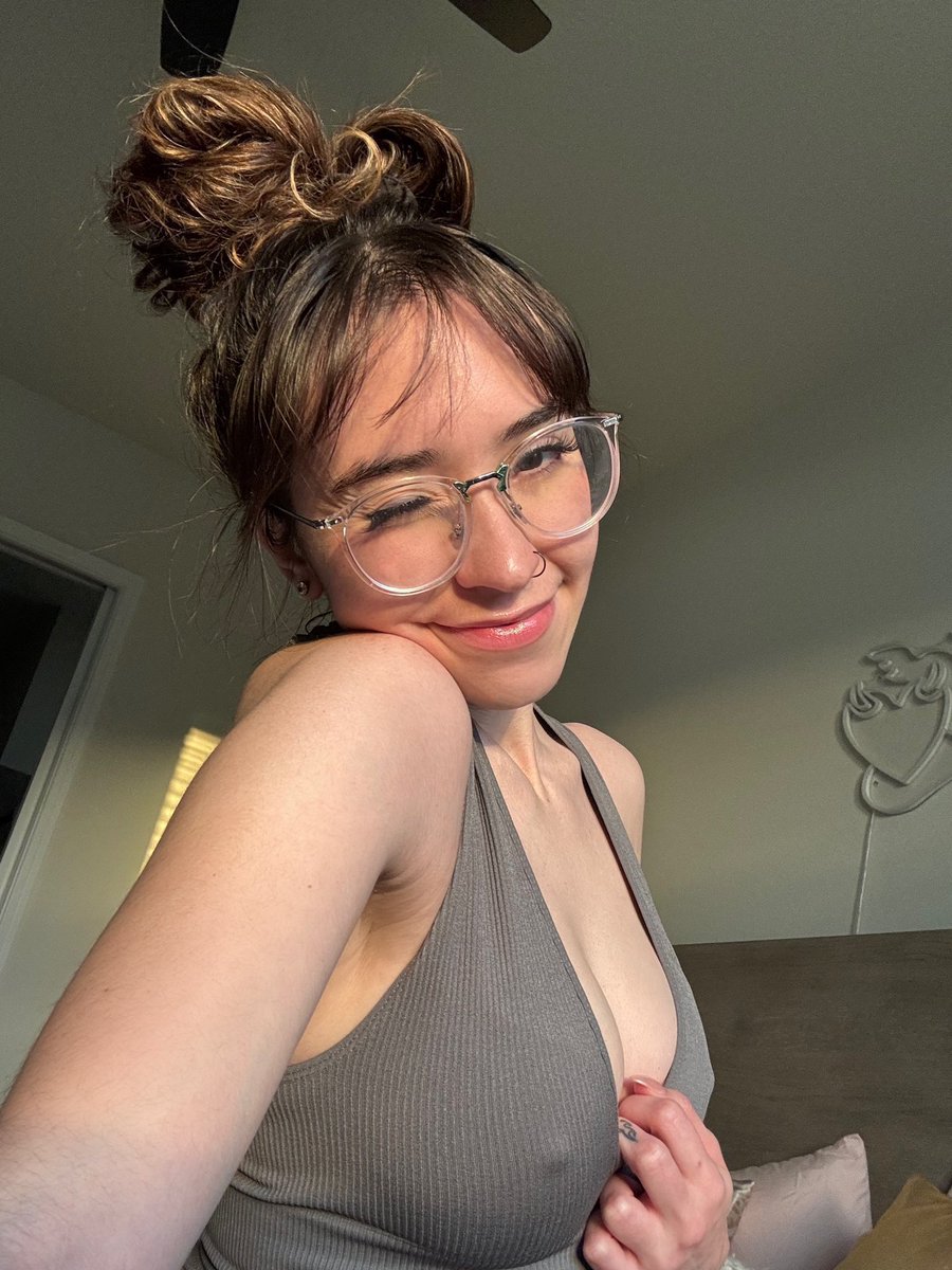 lushcatlyn's tweet image. why don’t you leave a ‘❤️’ and see what happens