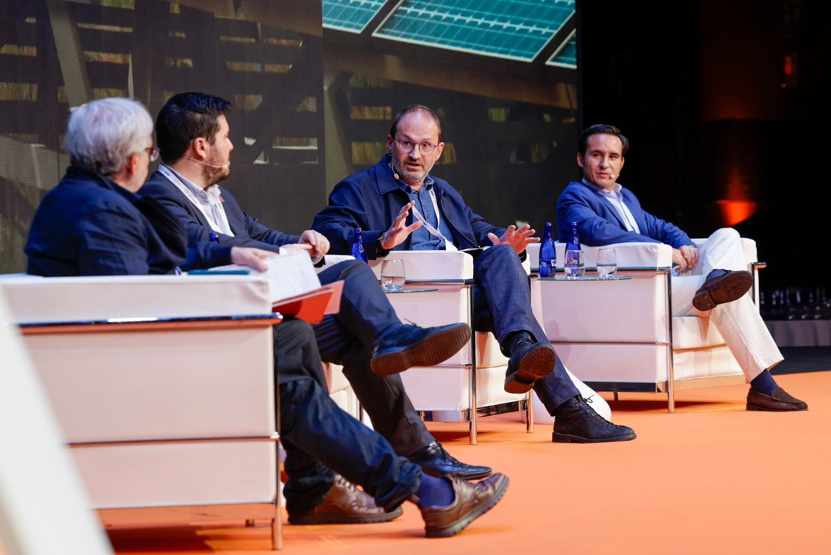 "El almacenamiento distribuido puede ayudar a reducir la necesidad de inversión en redes de distribución" <a href="/herrerajoan/">Joan Herrera</a> #ForoSolar