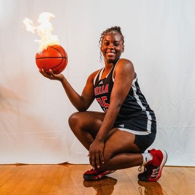WoodsRecruiting's tweet photo. Rising star alert Saniah Jones, 5'11" PF from Lee’s Summit, MO, combines academics, athleticism, and elite skill to shine as a top 2028 prospect. @Saniah_Jones35 https://t.co/j4TAF0y7Ra https://t.co/CIiPJ2uieC