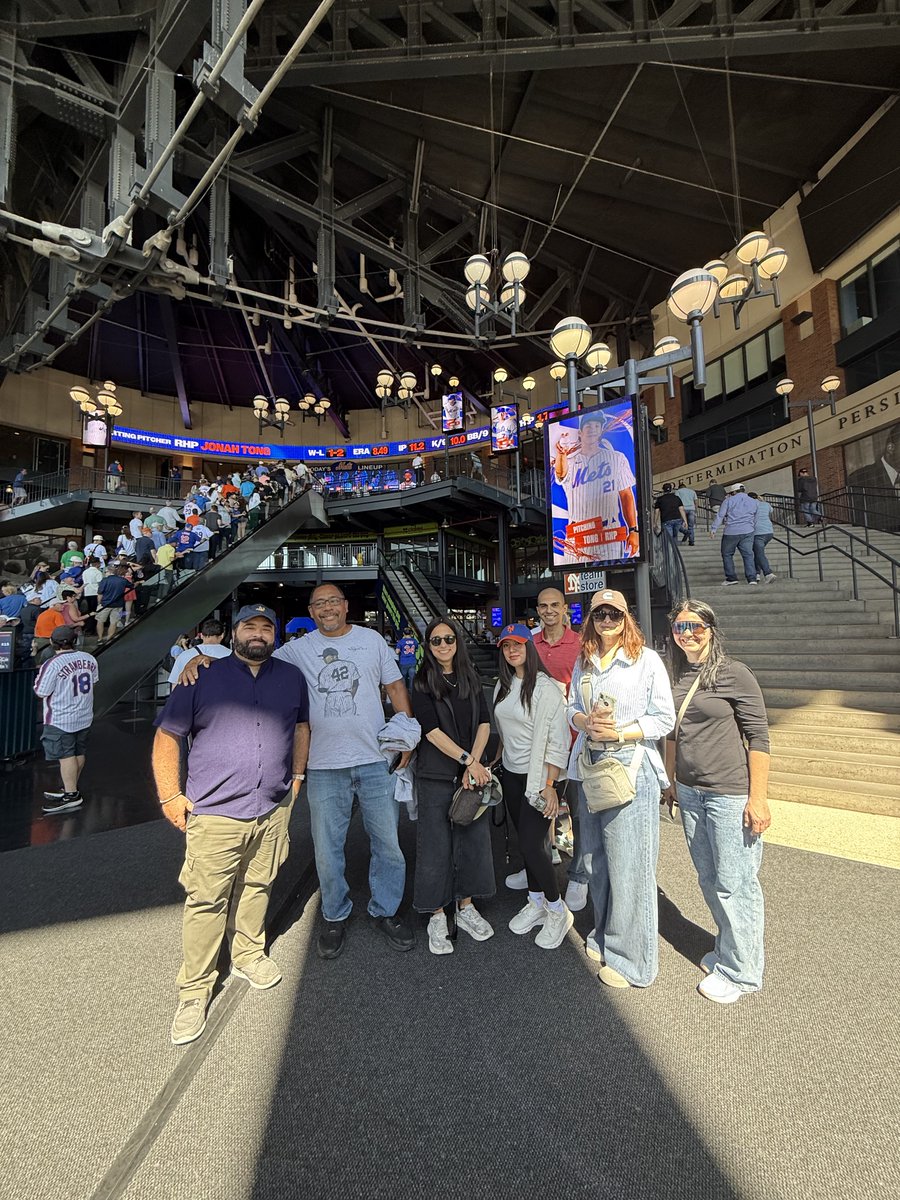 lxpindustrial's tweet photo. LXP’s regional teams hit the field for some fun! ⛳️ Our FL crew teed off at PopStroke, while our NY team cheered on the Mets (with one brave Padres fan in the mix). Always a great time bonding — on and off the field! ⚾️ #TeamLXP #WorkAndPlay https://t.co/V3c4Nj197q