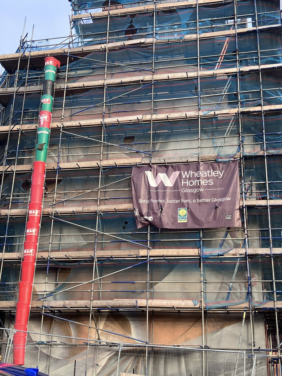 Alas the St Enoch/Thenew mural of her mothering her son St Mungo is now wrecked. Half of it damaged/gone. Wonder if Wheatley Homes have any intention of reinstating it. Anyone know? #glasgow <a href="/MurphyNiallGLA/">Niall Murphy</a> <a href="/PaulJSweeney/">Paul Sweeney</a> #glasgowmurals #glasgowmuralwalks #wheatleyhomes #stmungo