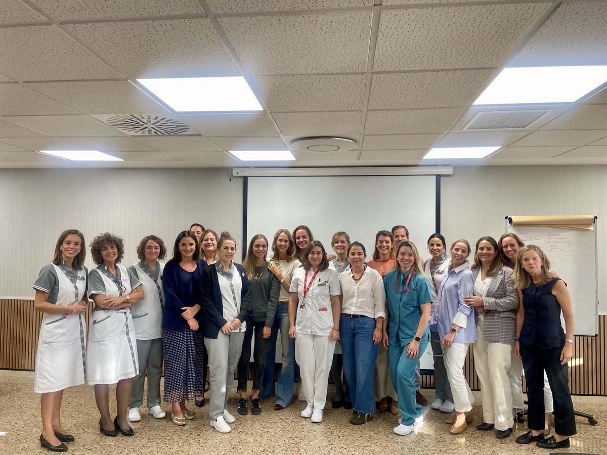 besquisabels's tweet image. On 3 Oct we launched the pilot of the Comprehensive Transition Programme (СТР)— a co-designed initiative supporting first-line nurse managers in their transition
Grateful to all mentors, @enfermeriaunav and CUN for their trust and support
#NursingResearch #CoDesign
#PhDJourney
