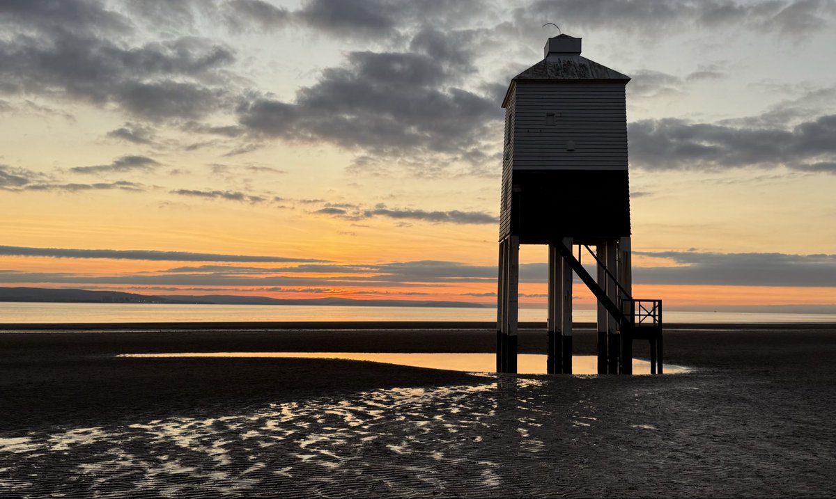 A colourful ‘golden hour’ in Burnham this evening!