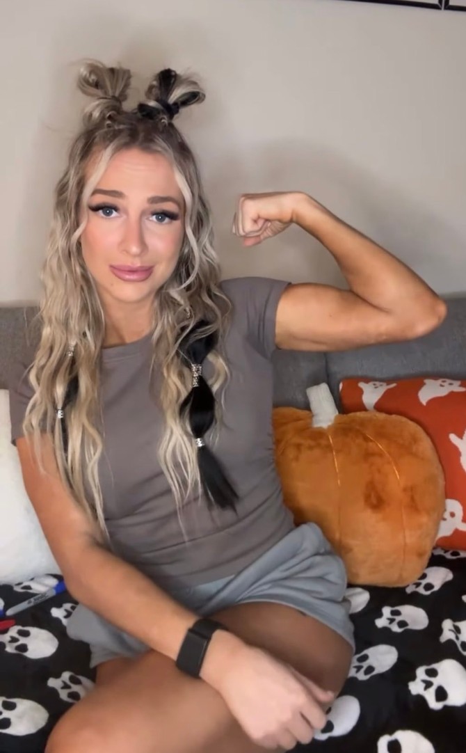 MyNameFabricio's tweet photo. Breaking News:

Due to PTC Complaints @karmen_wwe sword has been Replaced with a Giant Plastic butter Knife

Petrovic Responded By Saying: What The Hecky

(Via FNN) https://t.co/m0QmQiNEFy