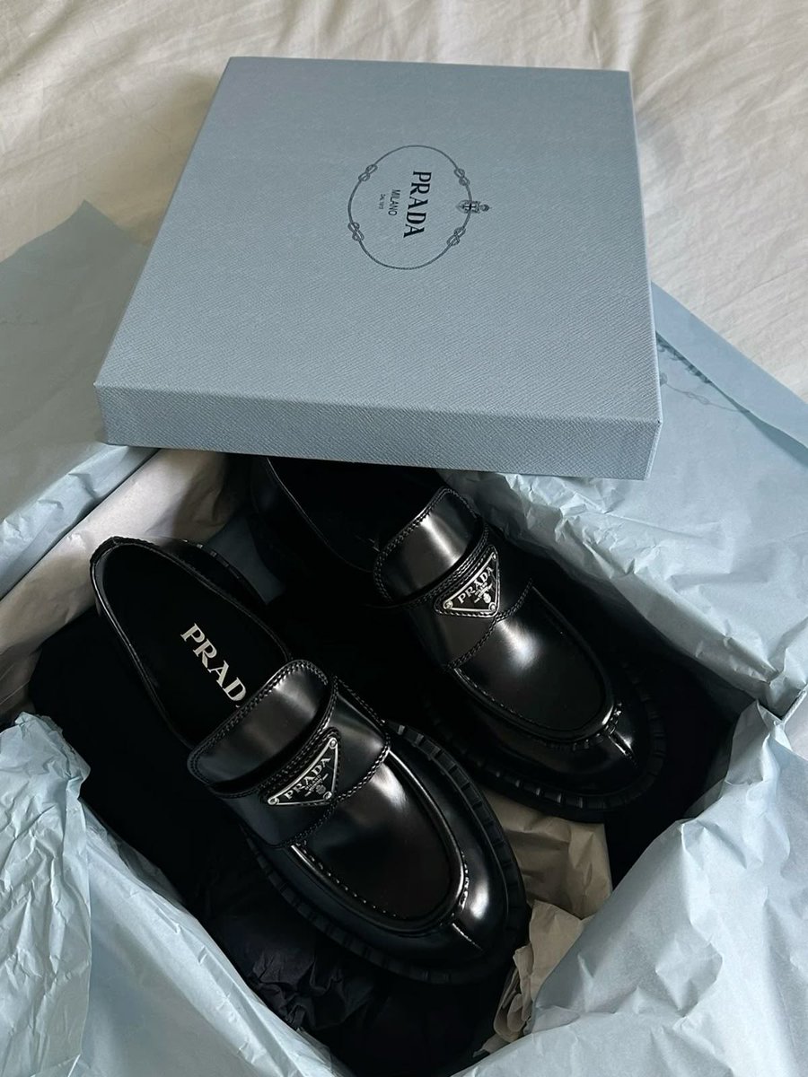 sanma ki sensiz de yasayabiliyorum
ben her gece resmini öpüp de uyuyorum