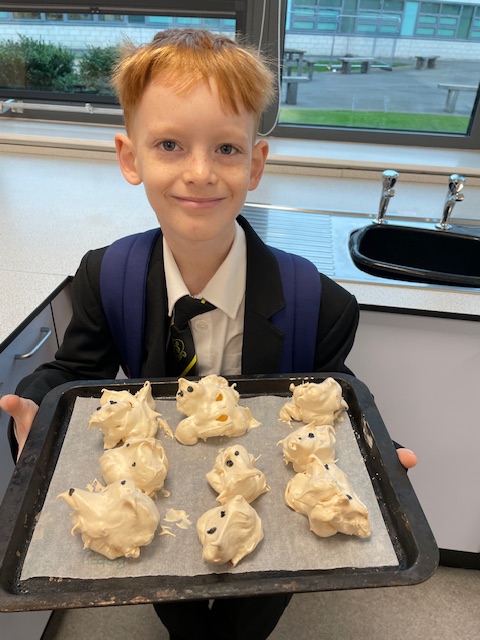 sacredheartrcuk's tweet image. 👻 Cooking Club made ghost meringues this week — they looked amazing! 🌟 First time using the electric whisks and everyone was a superstar! 🍳 #CookingClub #SacredHeart #CreativeCooks