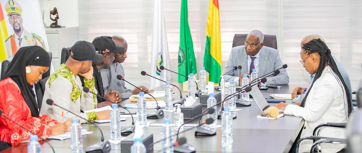CodecGuinee's tweet image. Une délégation de la CNOPG, membre du #CODEC, a été reçue par le Premier Ministre.
Les échanges ont porté sur :
la validation du Référentiel national,les textes d’application de la loi d’orientation agricole, l’adoption de la politique et de la loi foncière agricole et la PFN