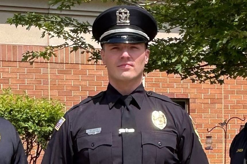 libsoftiktok's tweet image. BREAKING: Police officer in Illinois was just arrested by ICE after they discovered he’s an illegal alien

Democrats have illegals enforcing the law in their states

Unreal