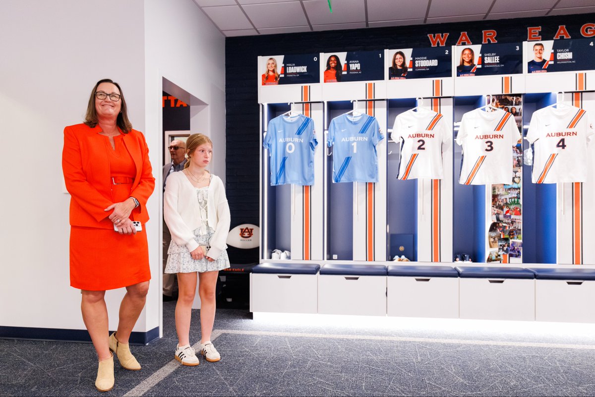 AuburnSoccer's tweet image. The Coach Karen Hoppa Locker Room ✨💕

Dedicated a new and improved space to the woman who paved the way for it to be possible! 

#WarEagle
