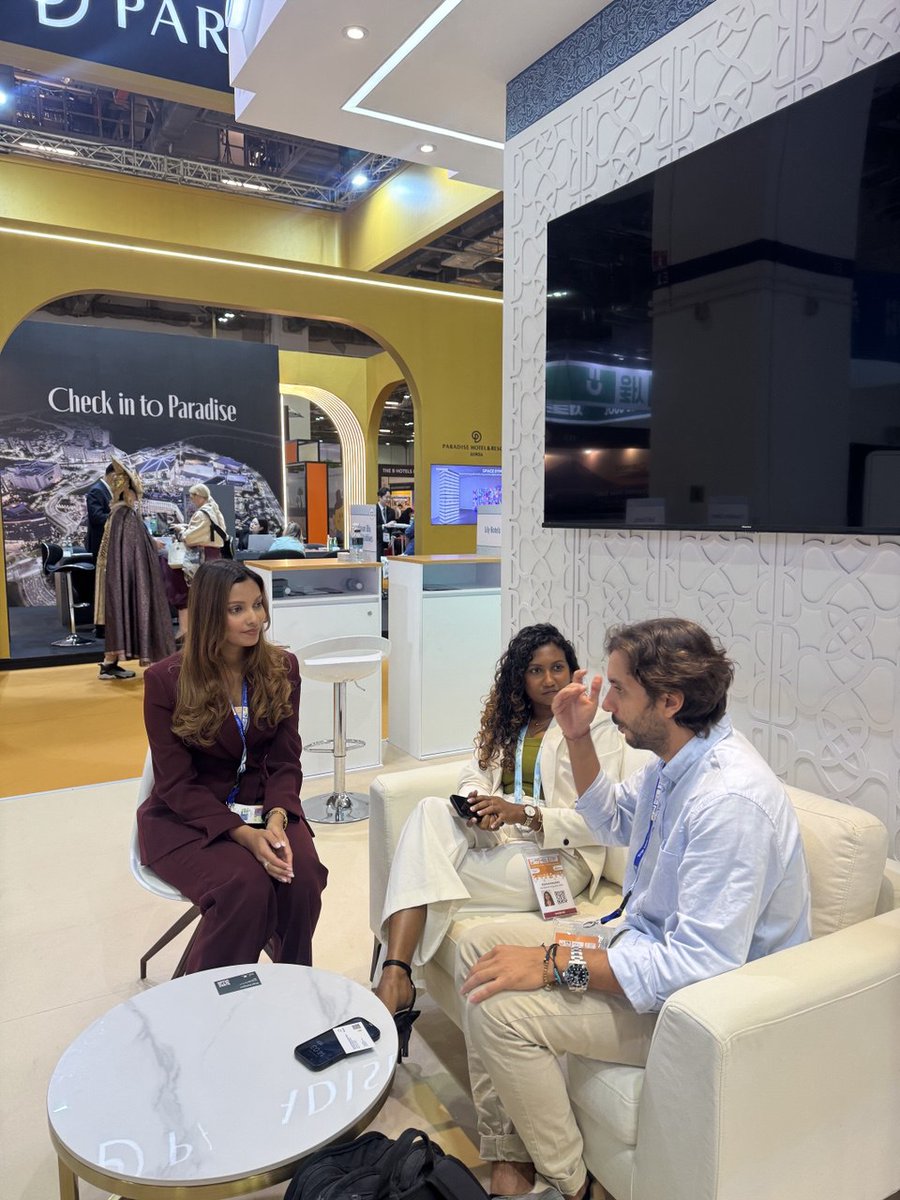 visitmaldivesco's tweet image. Day 2 at ITB Asia 2025 was all about meaningful connections. We showcased the Maldives’ turquoise lagoons, coral reefs, and unique experiences with our partners.🌺🌊

#VisitMaldives #ITBAsia2025