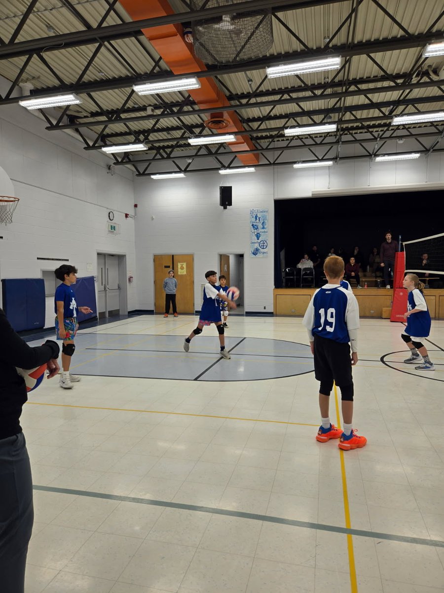 Congrats to the junior girls and boys volleyball team who won all of their game sets and to our coaches Mr. Felice, Mrs. Beach, Mrs. Guzik and Mrs. Pereira 🏐 Good job and families here we come