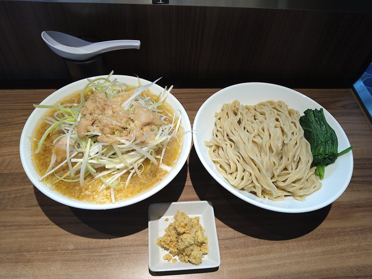 らーめん菊
12:30並び3名👭
つけ麺(400g)塩変更柚子胡椒味ニンニクヤサイアブラほうれん草白ネギしょうがトッピング🍜今日も美味かった
(｡･ω･)y-ﾟﾟﾟ