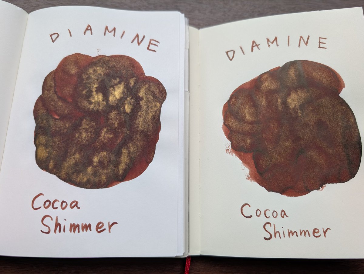 #万年筆インク
ダイアミン
シマーリングインク
ココアシマー

金ラメたっぷりの、とってもゴージャスなチョコレート色です。憧れの一品。
(文字を書くとき瓶を振り忘れました🥲)
トモエリバー白(左)もMDペーパークリーム色(右)もほぼ同色。MDの方が少しだけ明るいです。