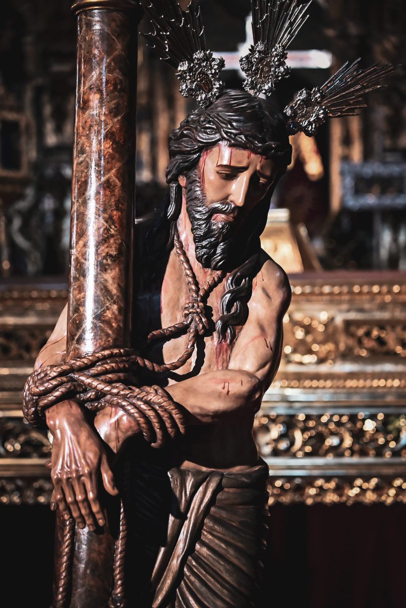 En el silencio de la columna, Él perdona.

Es VIERNES DEL SEÑOR

Fotografía: David GB 

#HermandadMisericordia #Arahal #ViernesDelSeñor