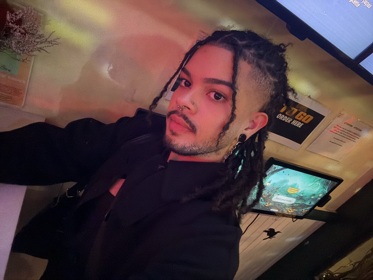 SymonPMusic's tweet photo. I really want to try to post more 😭 i just get caught up so much as to why I shouldn’t . Oh well here I am https://t.co/bTYLsbRiQc