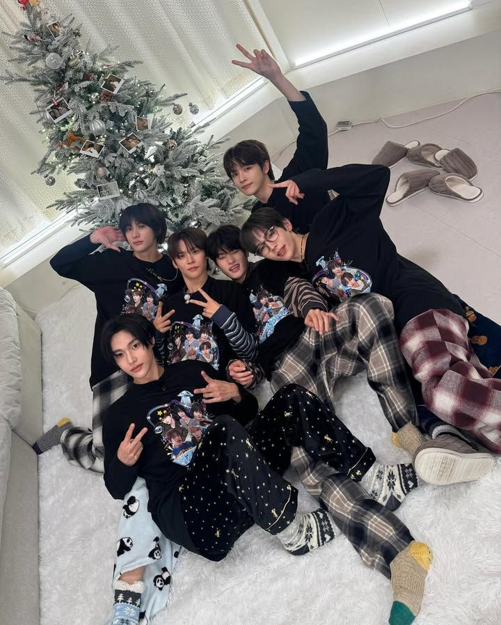 ชั้นไม่มีมุกจะเล่นเลย แต่ทุกคนรีเถอะ ชั้นไม่ได้อะไรจากรีนี้ แต่น้องข้าวได้เต็มๆ มาพาน้องไปเอาถ้วยแฟนช้อยส์กันฮะ! เพียงแค่รีทวิตเท่านั้น รีได้เรื่อยๆเลย เจอคนทวิตแฮชแท็กนี้ที่ไหน กดรีได้เลย นับคะแนนรีเป็นเปอร์เซนต์ถ้วยงานมาม่าให้น้องข้าวฮะ!

I vote for #RIIZE on #2025MAMAVOTE