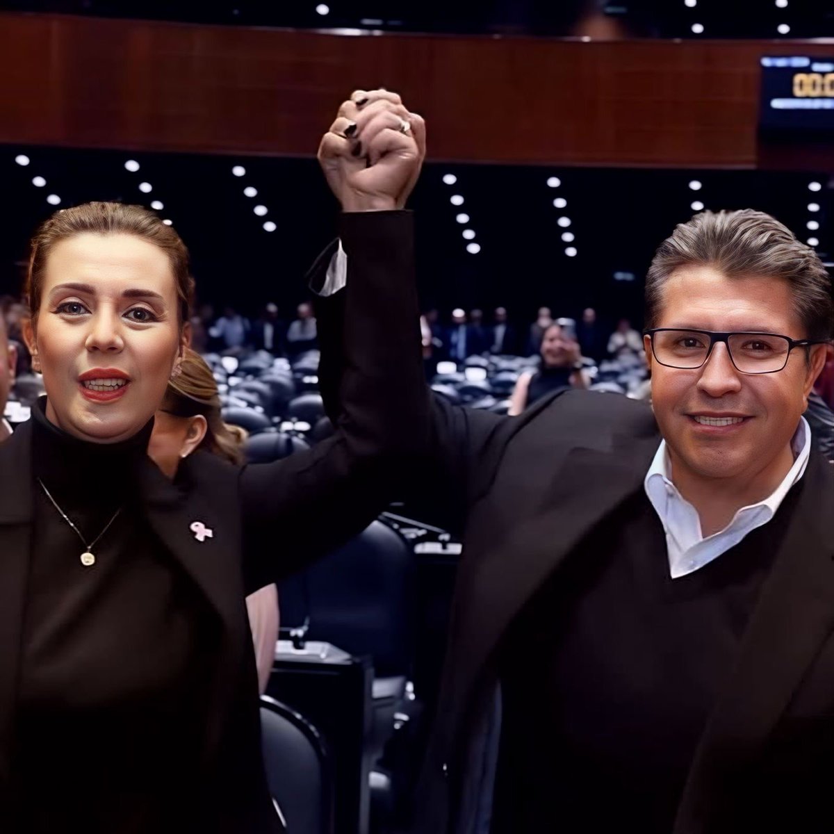 Expreso mi total respaldo al coordinador <a href="/RicardoMonrealA/">Ricardo Monreal A.</a>, un legislador que siempre ha conducido su labor con respeto,ñ y apertura al diálogo. Su trato hacia integrantes de esta Cámara se ha distinguido por la escucha, tolerancia y responsabilidad que exige la vida parlamentaria