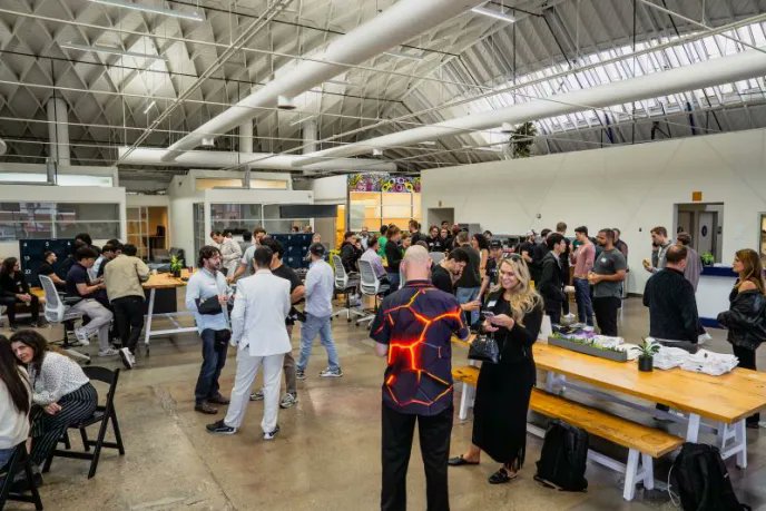 deskree_backend's tweet image. We wrapped our tour with LA and 1000+ incredible builders 🌎
#AI #DevEx #FutureOfWork #BuildInPublic #TechCommunity #Developers #Innovation #StartupLife #LATech #AItools