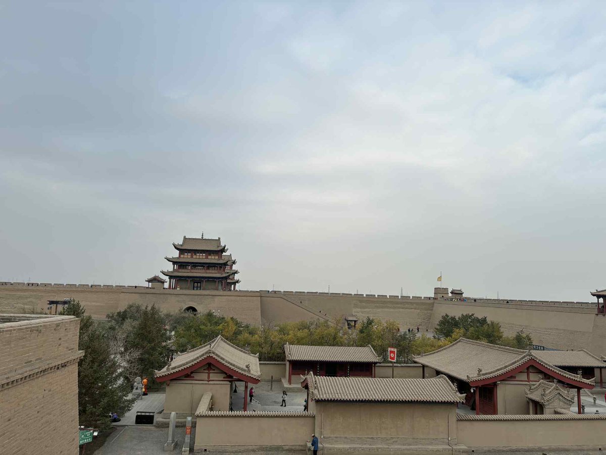 Làm thương nhân, tố chất cực kỳ quan trọng là LINH HOẠT. Người có não linh hoạt chỉ chiếm tỷ lệ nhỏ trong dân số, vì phần lớn chúng ta được giáo dục theo lối lập trình "đồng phục". Ai học ở trường lớp càng lâu, học ở trường đời càng ít thì não càng