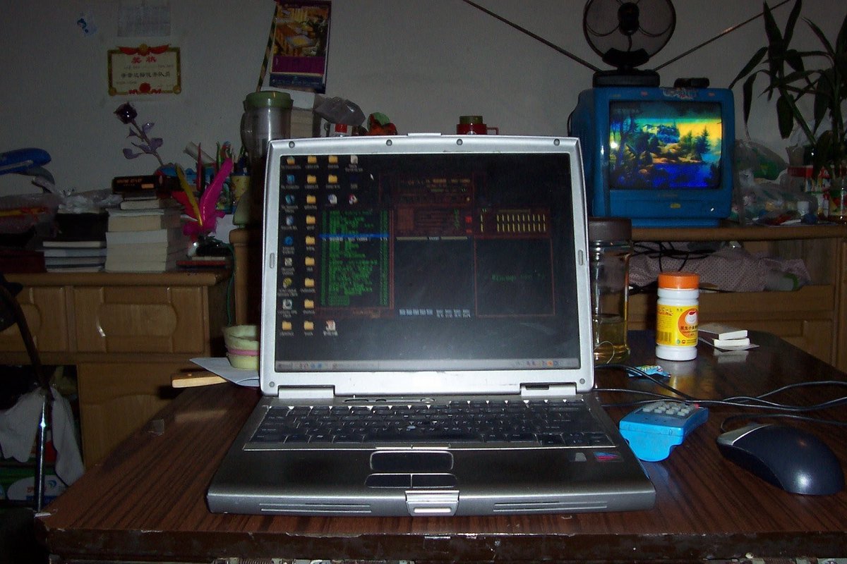 silsrc's tweet image. 翻到手机里的老照片，太梦核了…