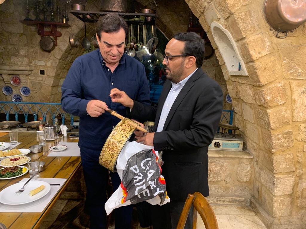 سلام الله عليك يا جورج قرداحي
اردت لهم النصيحة 
فارادوا لك النطيحة 
خليهم ..
قد سموتيرتش اخبر بهم