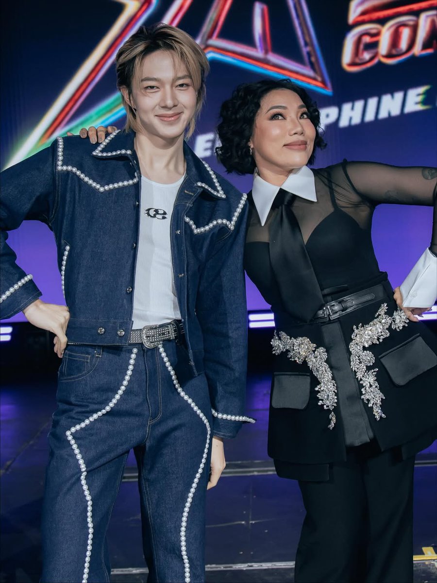 woainewofficial's tweet image. 【☁️📷】
 ©️ ig : daendorphine
🗓 : 24.10.2025

“น้องนุนิว เปรียบเสมือนแสงออราพุ่งตรงมายังโชว์ 🤣 แม้น้องจะตื่นเต้นแค่ไหน  แต่ก็ออกมาได้ดีมาก ๆ”

#DA20ConcertxNuNewD1
#DA20ConcertxNuNewD2
#JulasHerbXDA20Concert

— @CwrNew ♡
#NuNew #NanaNu