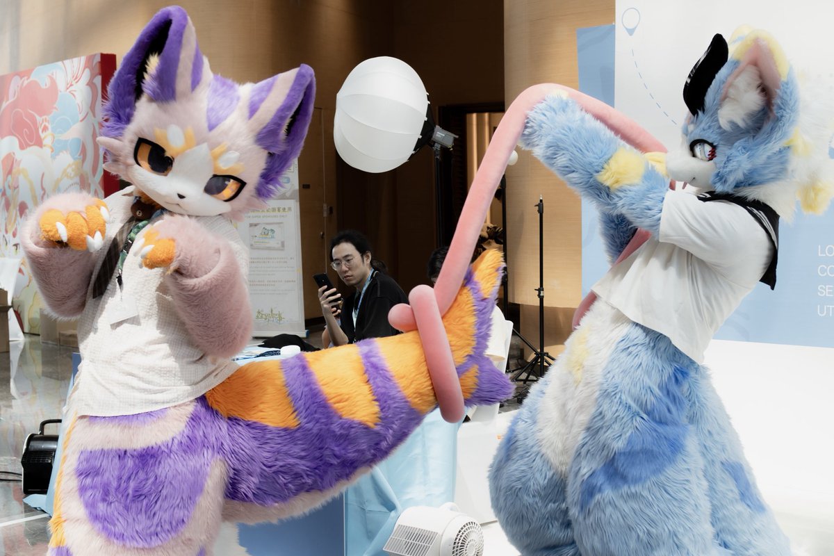 🎣钓上一条大鱼（？）

🐉: <a href="/FiNe_fAnYi10108/">F繁i依ne</a> 
📸: 仓鼠喵

#FursuitFriday