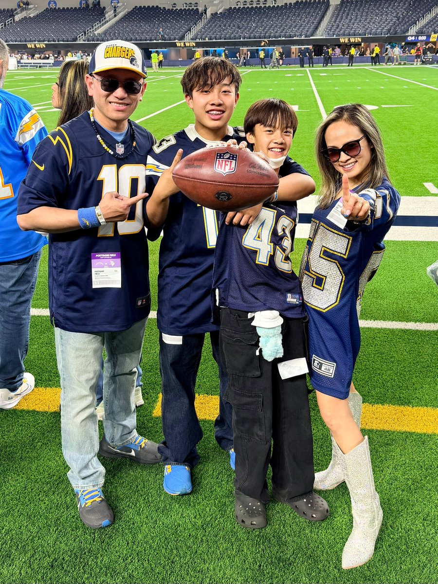 MerrianneDo's tweet image. Game ball from the 37-10 win! 🔥⚡️ 

#BoltUp #Chargers #Vikings