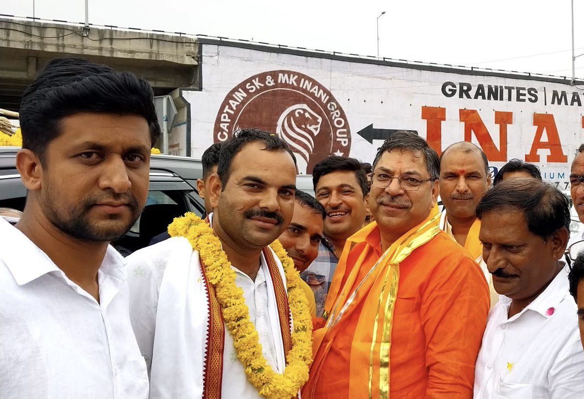 BassiJagdish's tweet photo. भारतीय जनता पार्टी के पूर्व प्रदेशाध्यक्ष, भाजपा हरियाणा प्रदेश प्रभारी, वरिष्ठ नेता आदरणीय डॉ. सतीश जी पूनियाँ को जन्मदिवस की हार्दिक बधाई एवं शुभकामनाएँ।

प्रभु श्री द्वारिकाधीश जी से आपके उत्तम स्वास्थ्य एवं दीर्घायु जीवन की मंगलकामना करती हूँ। @DrSatishPoonia https://t.co/KwAXRv5RZU