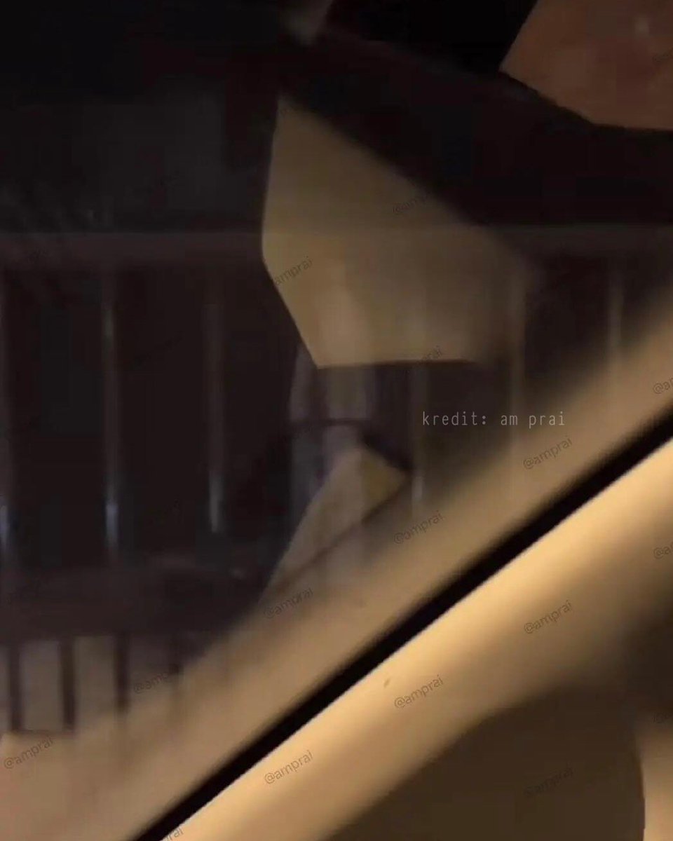 mrcreepyposta's tweet photo. PERJUMPAAN POCONG SEMALAYA - wtf?

“Gambar ini dari salah seorang pesakit. Dia cuma ambil gambar biasa dekat hutan belukar, tapi bila tengok balik ada ‘benda’ yang tak sepatutnya ada. Saya pun tak pasti apa tu. Saya cuma kongsi.”
—Am Prai, Pengamal Perubatan Islam Al-Idrus https://t.co/p1jgO4Xx6E